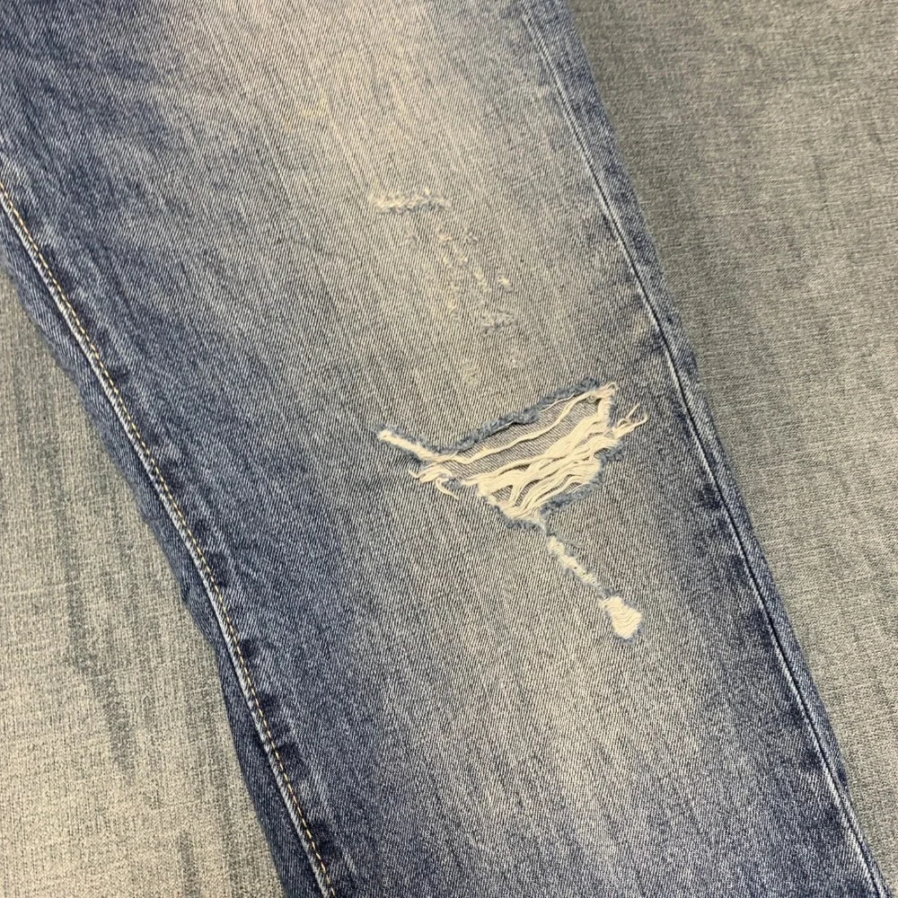 Levi's 514 Jeans Mens 36x30 Blue Denim Distressed Non Stretch Everyday Wear